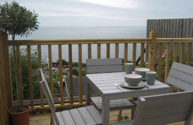 Titha's Cottage - Fully refurbished with lovely sea views