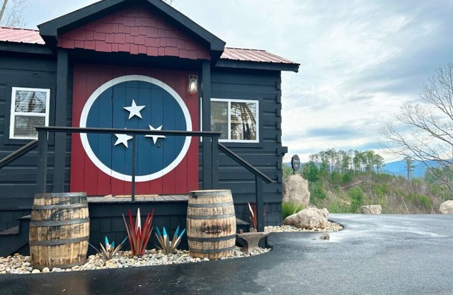 “TN Jack” - *New* Whiskey Game Cabin