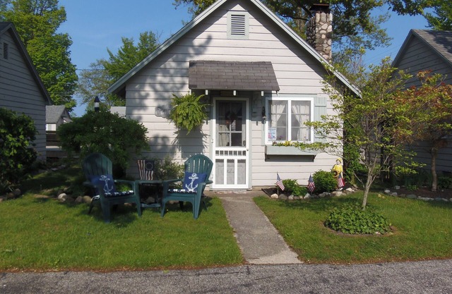 To Ludington Cottages Parkview Cottages