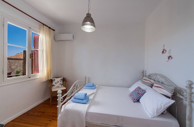 To Patriko Tsoukalades - Cozy Village Apartment