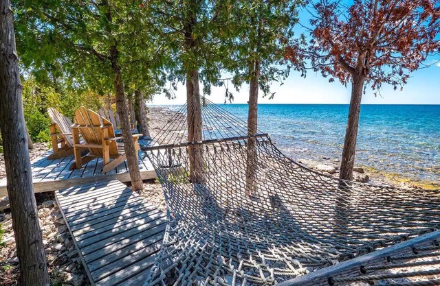 Tobermory Waterfront Cottage @ Singing Sands Beach