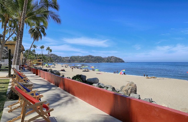 Tocayo Vista 3 bd · 3BR Beachfront Townhome W/Penthouse Master Suite