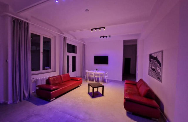 Tolstov Apartments - 300m2 Loft with 7 Rooms - 15 Min Messe DUS & Old Town DUS