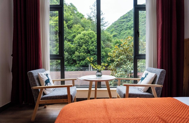 Tonglu You Jian Shui Zhi Lin B&B