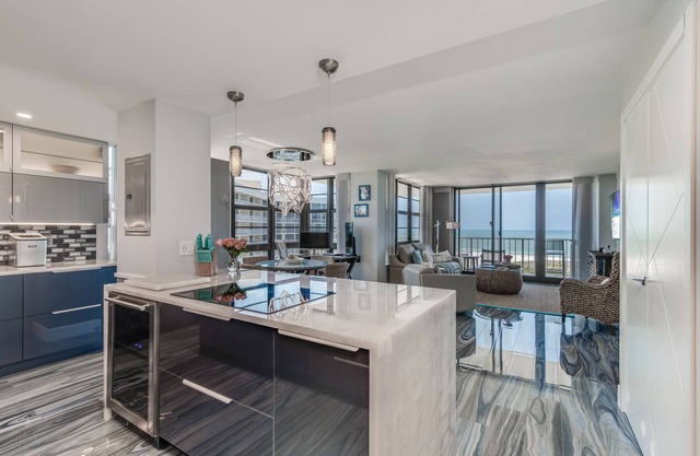 ⭐️Too Nice to Rent ~ Luxury end unit on beach with monster ocean & city views 🌊👀☀️
