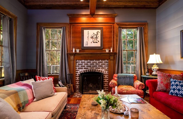 Toogoodoo River Farmhouse nSits high on a bluff on the Toogoodoo River.