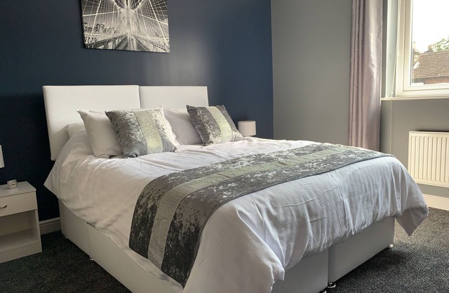 Toothbrush Apartments - 2 Bed 1 Bath Apt