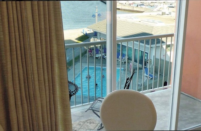 Top floor Lakeview Hotel One Bedroom available Aug 1-8 Icelandic festival week