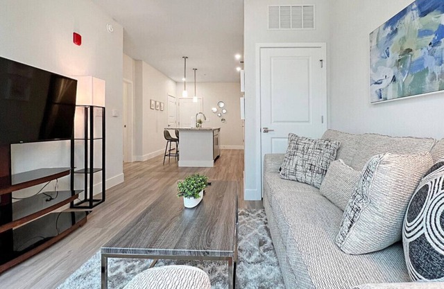 Top Floor, Near Moffitt & USF, Pool Views!