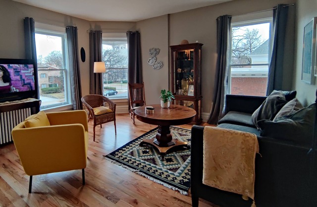 Top floor of Historic Oak Park Home/2 Car Garage