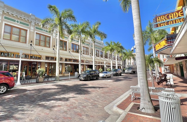 TOP FLORIDA's Earnhardt Loft - Fall Special: 30% off for stays until 11/30/20205