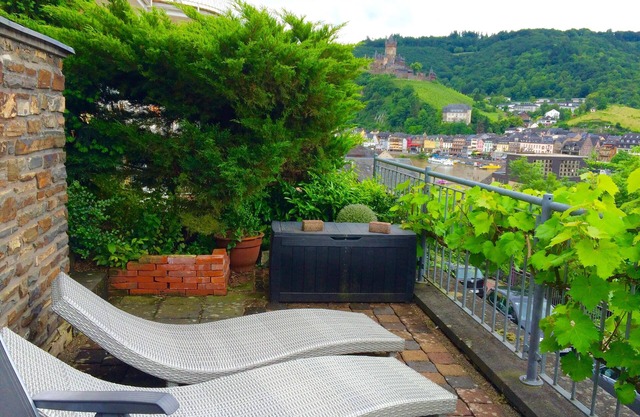 Top location with a panoramic view of the old town, Moselle, vineyards and castle Cochem