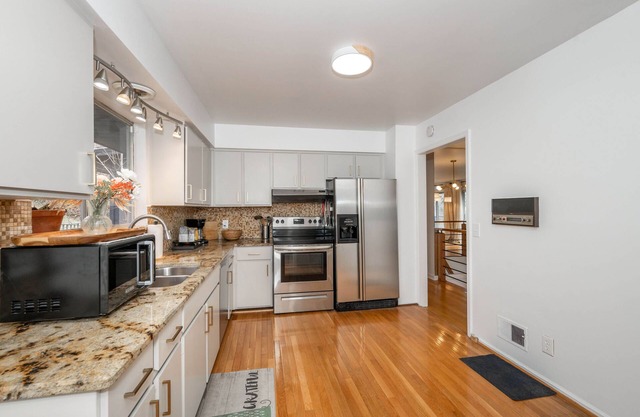 Top Notch City Escape – A Fusion of Rest and Fun, Just Minutes to Downtown!