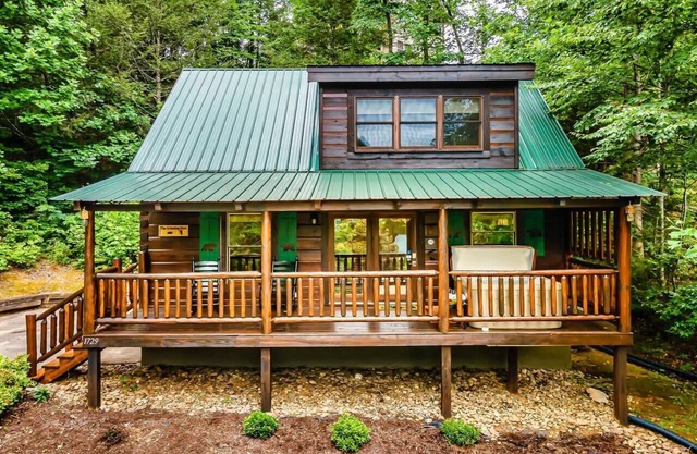 Top Notch, Mountain Views, Fall Foliage, Location!