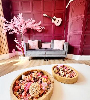 TOP OFFER Luxury Chic & Central