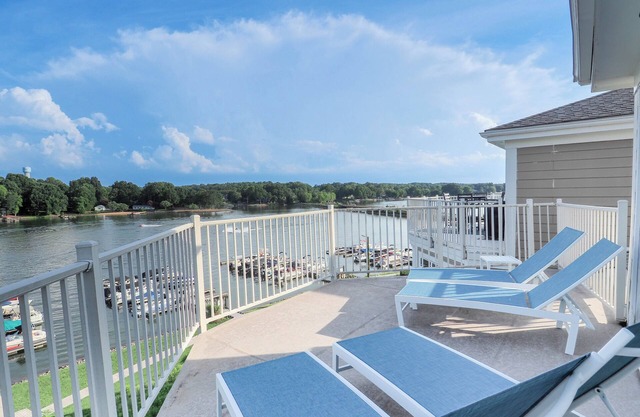 Top Shelf by SoCharm | Luxury Penthouse - Restaurants, Community Pool, Massage, and More!