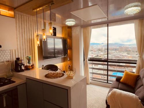 Top views, airport, Salitre, American embassy, parking
