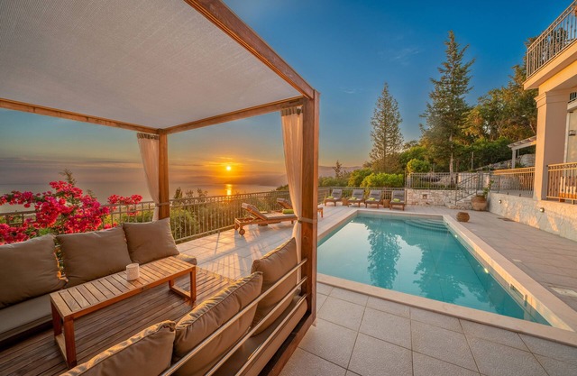 Top Villa - Walk to Fiscardo Heated Pool&Jacuzzi