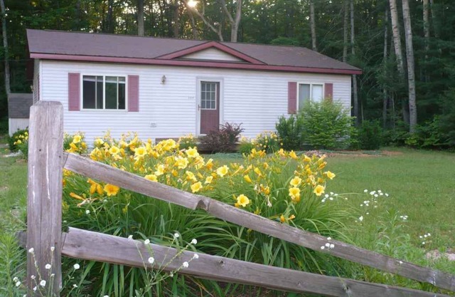 Topinabee Pines Vacation Cottage
