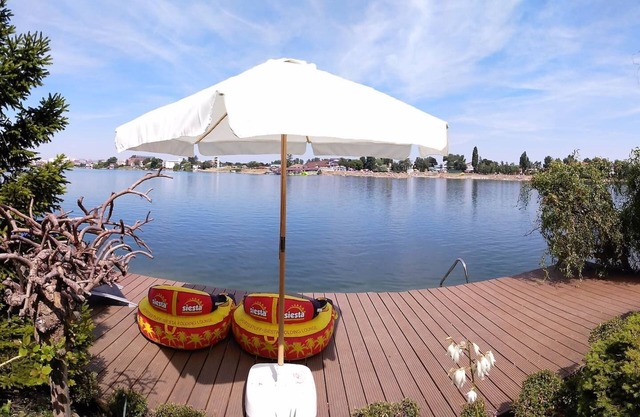 TopSenec - Lakeside Home, private lakeside villa, private jetty, sauna, fishing