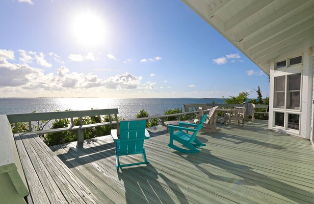 Topside - Kick back and relax in your tropical hideaway by the sea!