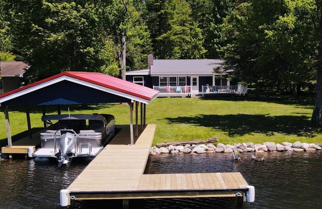 Torch River Cottage —Pontoon Boat Available!