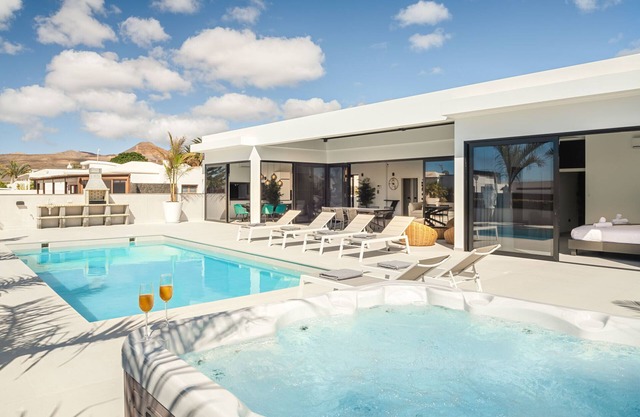 Toro 1 | 3 bedroom villa where modern elegance meets ultimate relaxation