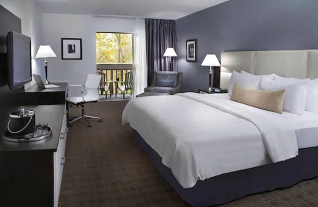 Toronto Don Valley Hotel and Suites