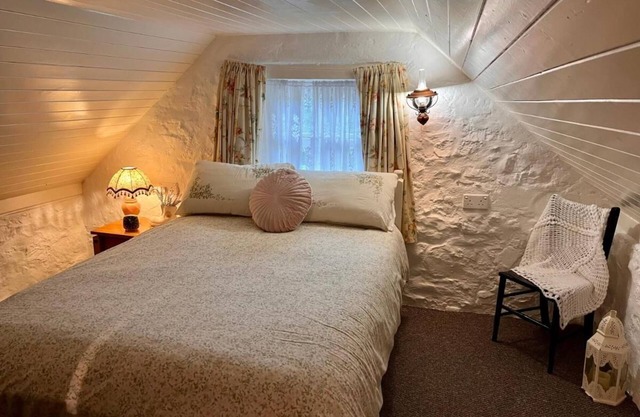 Tosses Cottage (Secluded cottage + private hottub)
