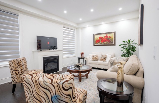 Tottenham Luxury Escape | New 4BR, 3.5WR Retreat