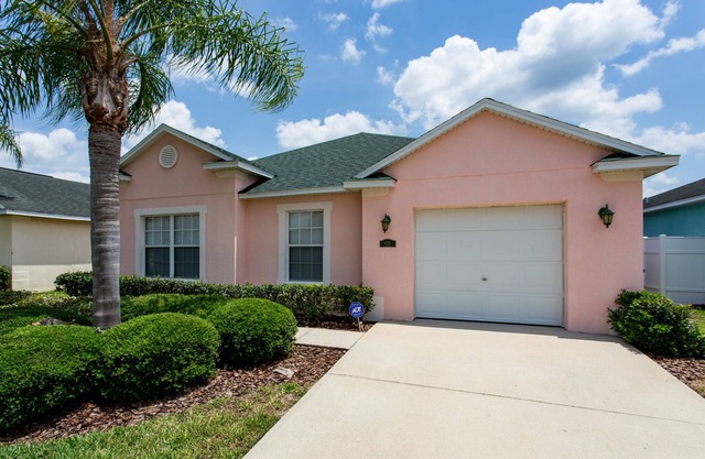 Town Center Reserve - Superior Disney Villa with Lake View, free WiFI & Netflix