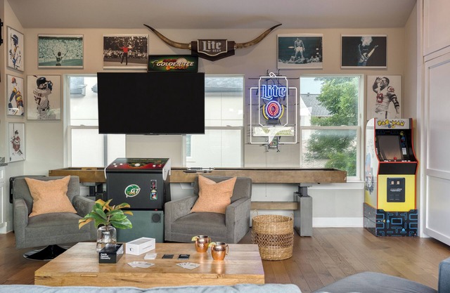 Town Lake Townhouse | Hot Tub, Game Room & Skyline Views