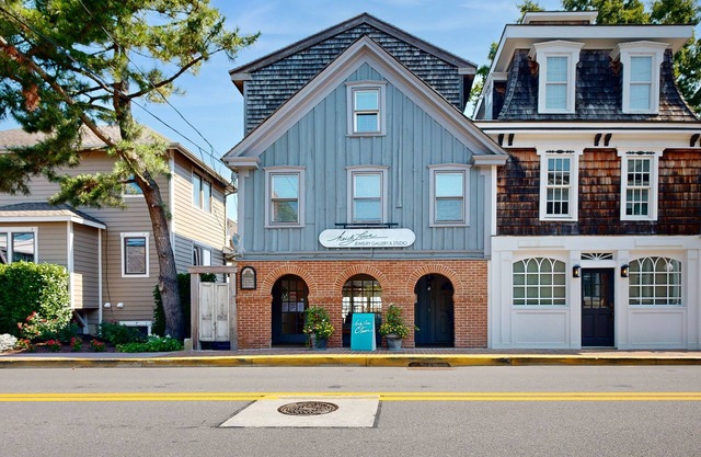 Town of Lewes condo steps from the park w/Tennis, Pickleball & Basketball