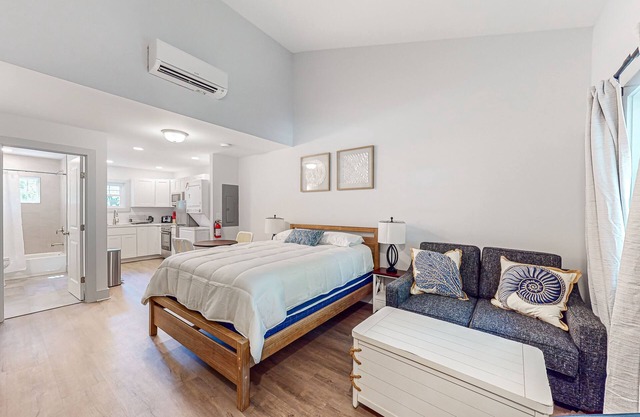 Town of Rehoboth Beach retreat with full kitchen, fast WiFi, washer/dryer, & AC