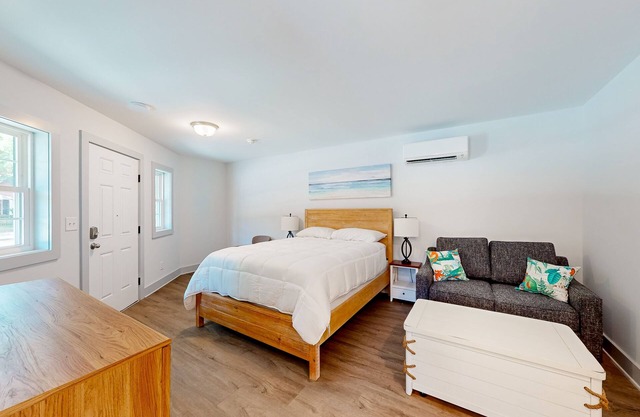 Town of Rehoboth Beach dog-friendly retreat with fast WiFi, AC, washer/dryer