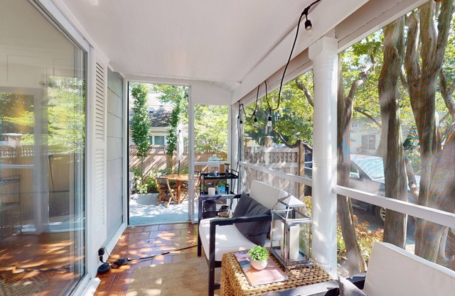 Town of Rehoboth Beach renovated boutique cottage - close to town & beach