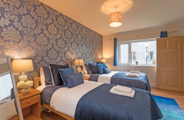 Town Square Townhouse - Best Location