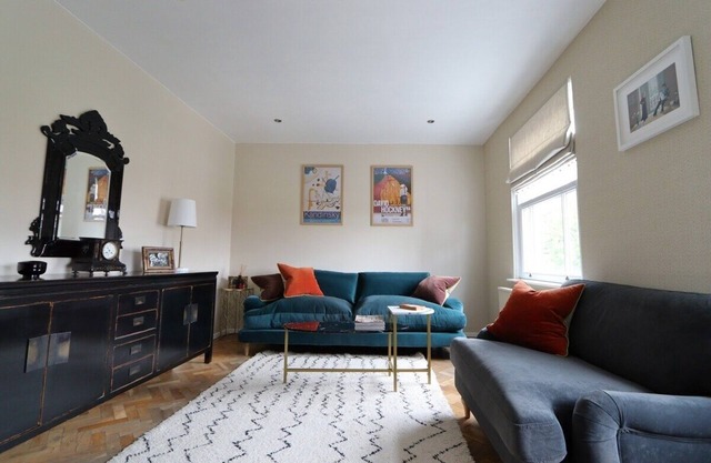 Town View Notting Hill Apartment