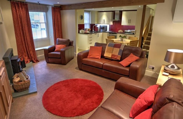 TOWNFOOT COTTAGE, pet friendly, with open fire in Langdale