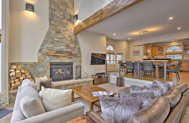 Townhome ~ 4 Mi to Beaver Creek & 8 Mi to Vail!