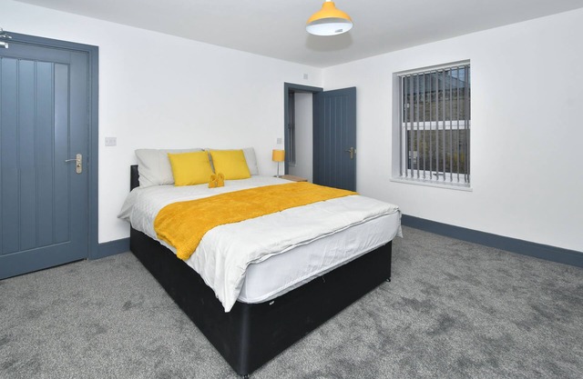 Townhouse @ 24 Brunswick Place - 6 Bedroom House