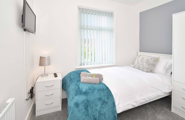 Townhouse @ 86 Brooklyn Street Crewe - SUPERIOR TWIN ENSUITE WITH TV