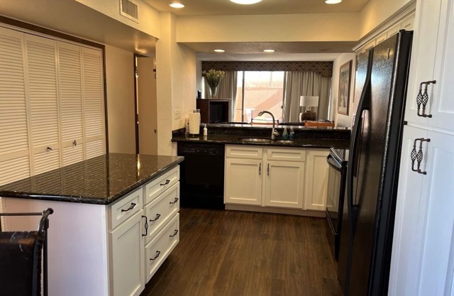 Townhouse in PV, Scottsdale, 2300 sqft., Sleeps 6, 3BD/2.5 Bath, Pool & Lake