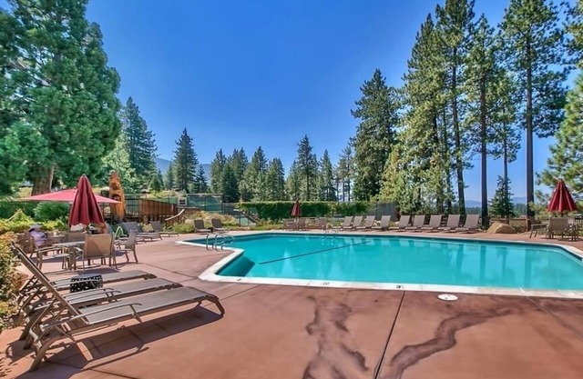 Townhouse with HOA Hot Tub, Pool & Sauna. 50% Discount for Fall Monthly Rental!