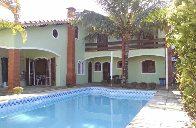 Townhouse with pool 500 meters from the beach with free Wi-Fi and cable TV!