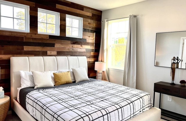 TPV - Buckingham - 10 mins - Airport/Duke/Downtown