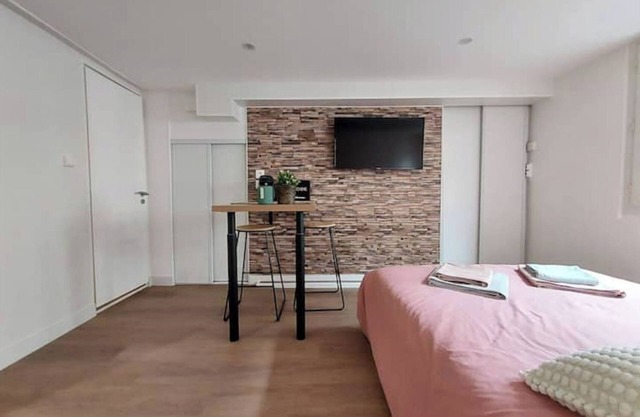 Très Beau Studio Refait à 5 min du Centre-ville et de la Gare