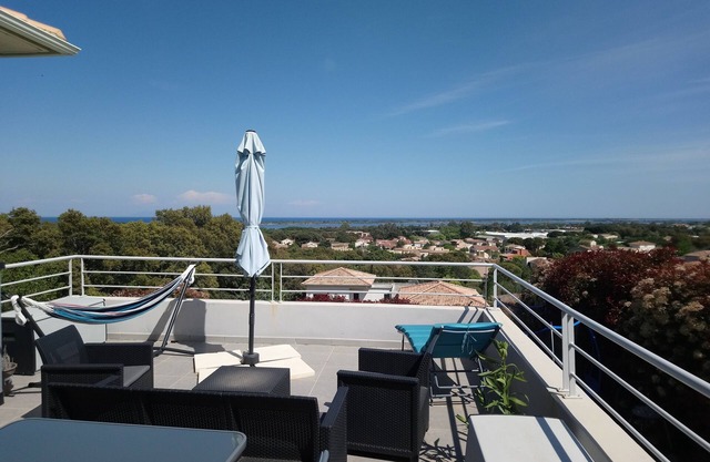 Très bel Appartement Grande Terrasse vue mer et Montagnes