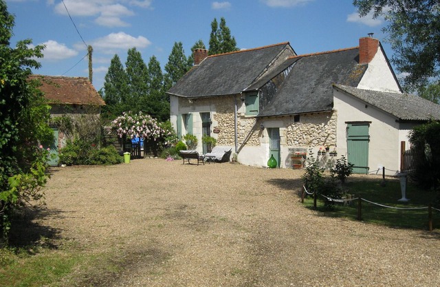 Traditional 300 year old French Cottage private pool/ garden WIFI Pets Welcome