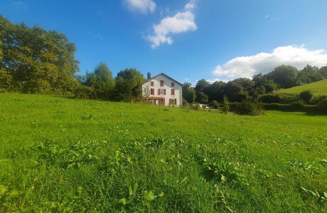 Traditional Basque house with views of the hills